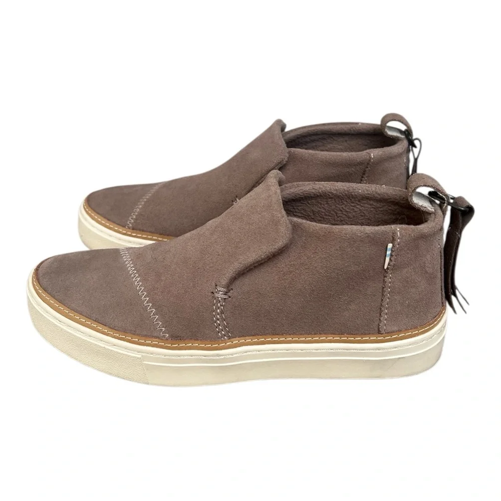 TOMS Paxton Slip On Taupe Suede Ankle Bootie w/heel tassel.SZ.7.